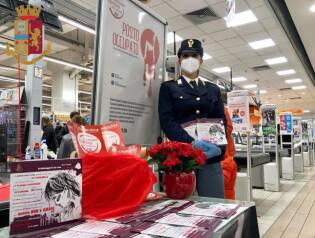 Polizia_stato_ipercoop_25_nocembre_5