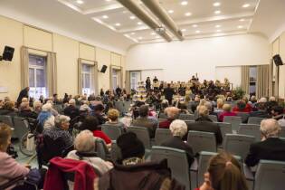 Consegna panettoni al Pio Albergo Trivulzio (23)