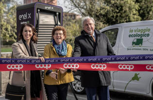 Tre nuove ricariche ultrafast Enel X Way all’Iper di Baggio