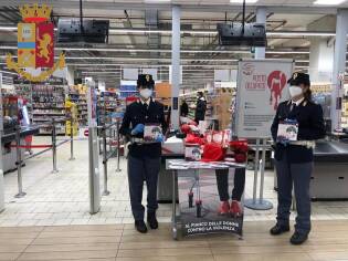 Polizia_stato_ipercoop_25_nocembre_4