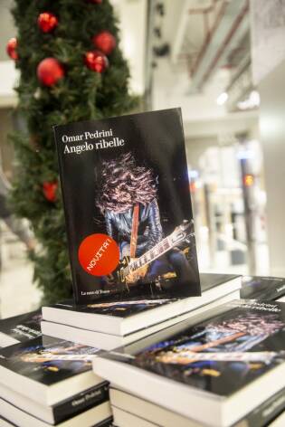 All'ipercoop di Brescia festa rock con Omar Pedrini - 19 dicembre 2019 (2)