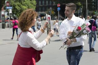 Festa della mamma al Gate con le rose Fairtrade - 8 maggio 2016