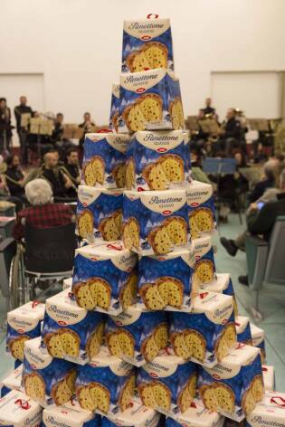 Consegna panettoni al Pio Albergo Trivulzio (7)