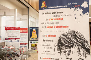 Polizia di Stato all'Ipercoop PiazzaLodi di Milano