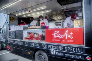 Consegna delle donazioni a Pizzaut | 1 aprile 2021