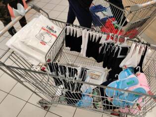 Emergenza COVID-19 la merce donata dai negozi (1)