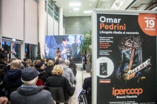All'ipercoop di Brescia festa rock con Omar Pedrini - 19 dicembre 2019 (7)