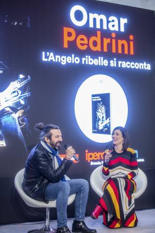 All'ipercoop di Brescia festa rock con Omar Pedrini - 19 dicembre 2019 (15)