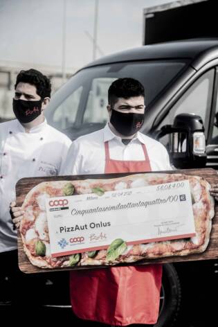 Consegna delle donazioni a Pizzaut | 1 aprile 2021