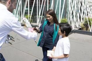 Festa della mamma al Gate con le rose Fairtrade - 8 maggio 2016