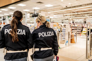 Polizia di Stato all'Ipercoop PiazzaLodi di Milano