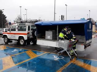 Emergenza COVID-19 la merce donata dai negozi - 23 marzo 2020 (2)