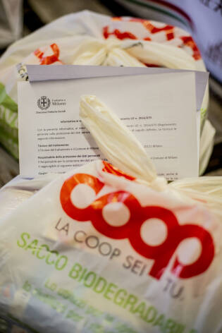 Emergenza COVID-19 la merce donata dai negozi - 23 marzo 2020 (4)
