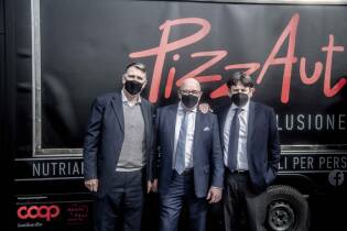 Consegna delle donazioni a Pizzaut | 1 aprile 2021