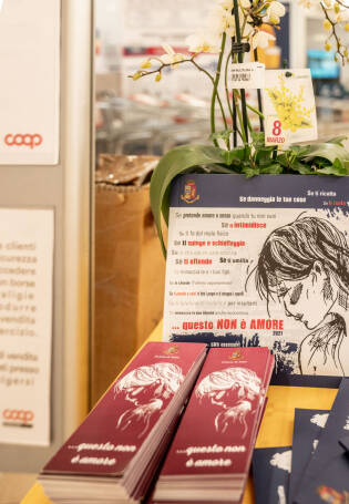 Polizia di Stato all'Ipercoop PiazzaLodi di Milano