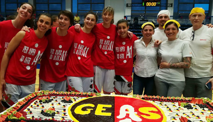 Una grande torta per lo scudetto del Geas basket