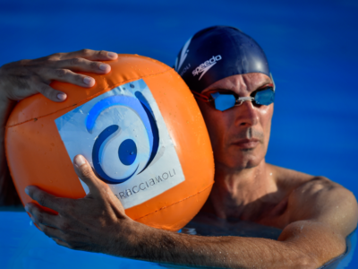 A Porto Valtravaglia la traversata benefica del lago Maggiore