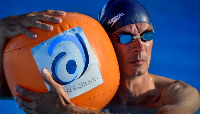 A Porto Valtravaglia la traversata benefica del lago Maggiore