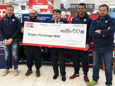 Nel negozio Coop di Parabiago inaugurato il corner del Rugby Parabiago