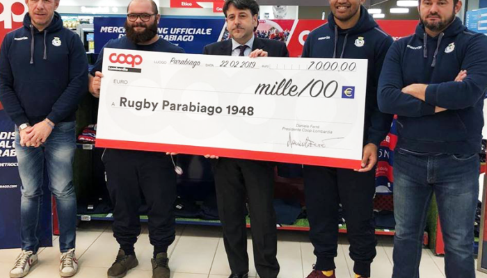 Nel negozio Coop di Parabiago inaugurato il corner del Rugby Parabiago