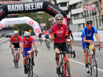 Deejay 100 la gara ciclistica per le strade di Milano