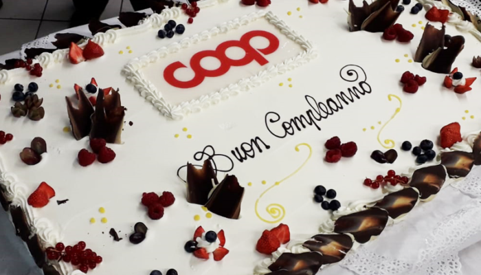 Buon Compleanno a noi festeggiamo i nostri supermercati!