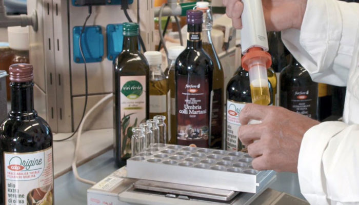 L’attenzione alla sicurezza e alla qualità rappresenta per Coop il primo aspetto su cui agire per garantire la salute e il benessere dei consumatori.