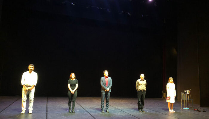 Spettacolo A chi esita